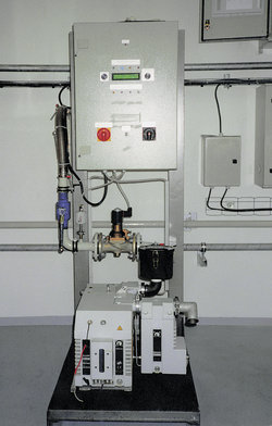 Stationary vacuum pump